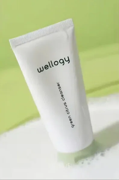 Wellogy Green Citrus Face Wash with Vitamin C and Salicylic Acid - Available at AfnoBazar Nepal