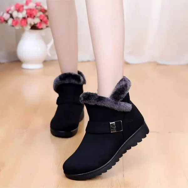 Women's Tassel Flat Platform Winter Boots with Zip Closure - Black