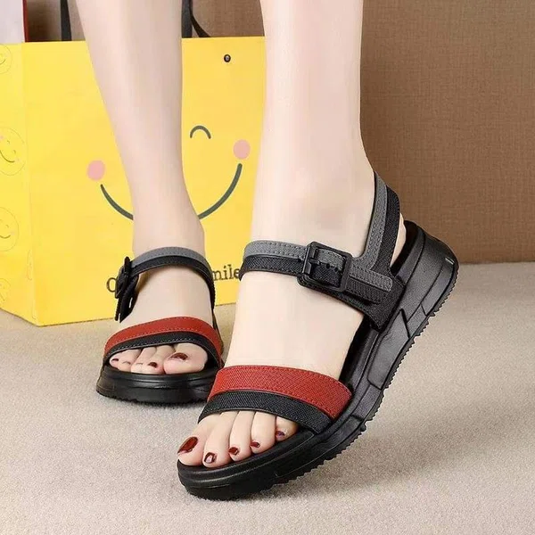 Women's Flat Beach Sandals with Rubber Sole - Black
