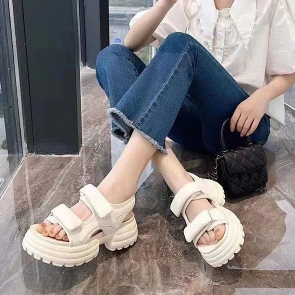 Women's Buckle Strap Round Toe Platform Sandals - White