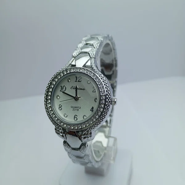 Fashionable  Round Dial Stainless Steel Waterproof Watch For Women Silver Colour