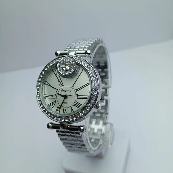 Silve Colour Fashionable  Round Dial Stainless Steel Waterproof Watch For Women
