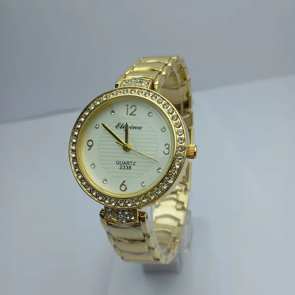 Fashionable  Round Dial Stainless Steel Golden Colour White Dial  Waterproof Watch For Women